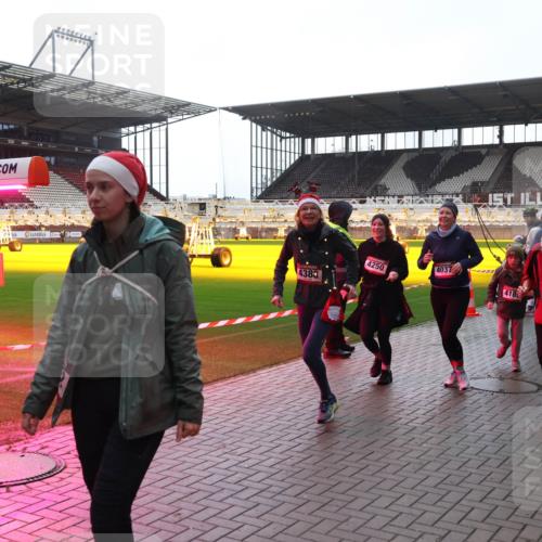 07.12.2025 - St. Pauli X-Mass-Run No. 15 Luisa Fischer http://msf.ph/oto/9378139 07.12.2025 10:29:02 Ziel 526, 4380, 4250, 4037, 3218, 439, 418, 412, 1095, 1308, 1330, 1566, 2046, 2051, 2397, 2526, 2723, 2912, 2913, 3209, 3218, 3377, 3395, 3413, 3454, 3472, 3727, 4037, 4159, 4160, 4245, 4250, 4265, 4291, 4355, 4376, 4380, 4388, 4414, 4446, 4449, 4450, 4543, 4544, 4697, 4698, 4701, 4702, 4706, 4707 meine-sportfotos.de