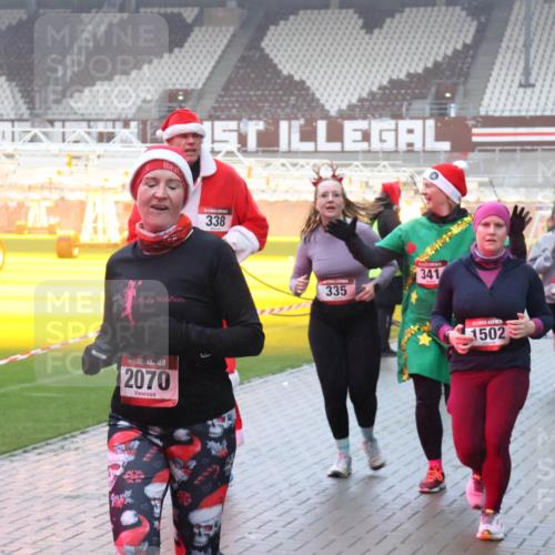 07.12.2025 - St. Pauli X-Mass-Run No. 15 Luisa Fischer http://msf.ph/oto/9378145 07.12.2025 11:09:27 Ziel 5, 2070, 338, 335, 341, 1502, 619, 44, 51, 335, 338, 341, 495, 496, 558, 619, 1110, 1136, 1138, 1140, 1205, 1211, 1260, 1412, xxxx, 1464, 1502, 1511, 1574, 2070, 2879, 2893, 2898, 4471 meine-sportfotos.de
