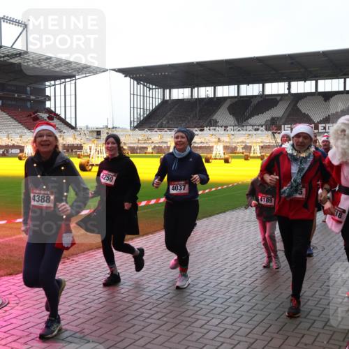 07.12.2025 - St. Pauli X-Mass-Run No. 15 Luisa Fischer http://msf.ph/oto/9378147 07.12.2025 10:29:03 Ziel 4388, 4250, 4037, 4189, 18, 412, 1095, 1308, 1330, 1566, 2046, 2051, 2397, 2526, 2723, 2912, 2913, 3209, 3218, 3377, 3395, 3413, 3454, 3472, 4037, 4159, 4160, 4245, 4250, 4265, 4291, 4355, 4376, 4380, 4388, 4414, 4446, 4449, 4450, 4543, 4544, 4697, 4698, 4701, 4702, 4706, 4707 meine-sportfotos.de
