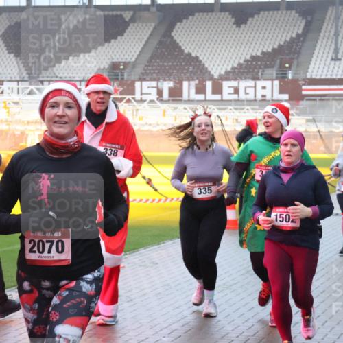 07.12.2025 - St. Pauli X-Mass-Run No. 15 Luisa Fischer http://msf.ph/oto/9378148 07.12.2025 11:09:27 Ziel 40, 15, 2070, 338, 335, 150, 49, 619, 44, 51, 335, 338, 341, 495, 496, 558, 619, 1110, 1136, 1138, 1140, 1205, 1211, 1260, 1412, xxxx, 1464, 1502, 1511, 1574, 2070, 2879, 2893, 2898, 4471 meine-sportfotos.de