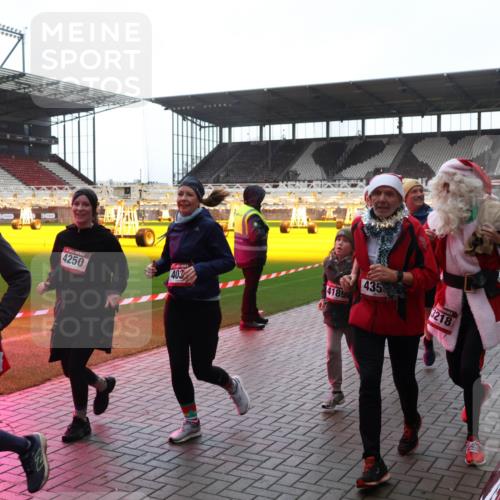 07.12.2025 - St. Pauli X-Mass-Run No. 15 Luisa Fischer http://msf.ph/oto/9378151 07.12.2025 10:29:03 Ziel 388, 4189, 4250, 403, 435, 3218, 412, 1095, 1308, 1330, 1566, 2046, 2051, 2397, 2526, 2723, 2912, 2913, 3209, 3218, 3377, 3395, 3413, 3454, 3472, 4037, 4159, 4160, 4245, 4250, 4265, 4291, 4355, 4376, 4380, 4388, 4414, 4446, 4449, 4450, 4543, 4544, 4697, 4698, 4701, 4702, 4706, 4707 meine-sportfotos.de