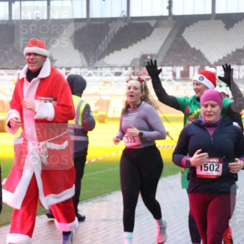 07.12.2025 - St. Pauli X-Mass-Run No. 15 Luisa Fischer http://msf.ph/oto/9378155 07.12.2025 11:09:28 Ziel 335, 1502, 619, 44, 51, 335, 338, 341, 495, 496, 558, 619, 1110, 1136, 1138, 1140, 1205, 1211, 1260, 1412, xxxx, 1464, 1502, 1511, 1574, 2070, 2879, 2898, 4471 meine-sportfotos.de