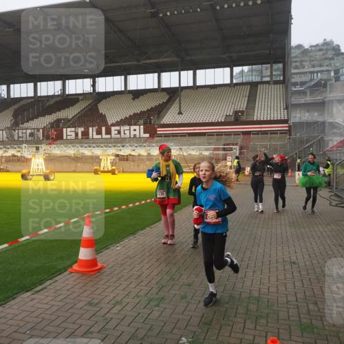 07.12.2025 - St. Pauli X-Mass-Run No. 15 Fabian Wolf http://msf.ph/oto/9378158 07.12.2025 10:06:46 Ziel 150, 217, 867, 1007, 1103, 2129, 3189, 3330, 3333, 3970, 3971, 4735, 4738 meine-sportfotos.de