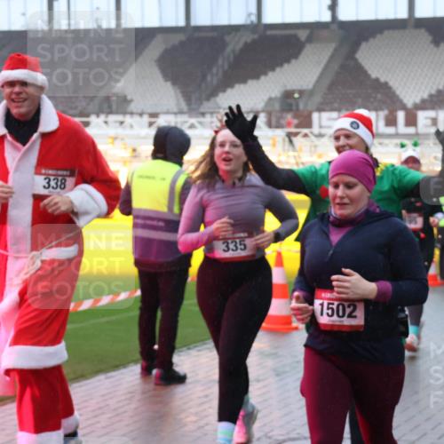 07.12.2025 - St. Pauli X-Mass-Run No. 15 Luisa Fischer http://msf.ph/oto/9378159 07.12.2025 11:09:28 Ziel 338, 335, 1502, 44, 51, 335, 338, 341, 495, 496, 558, 619, 1110, 1136, 1138, 1140, 1205, 1211, 1260, 1412, xxxx, 1464, 1502, 1511, 1574, 2070, 2879, 2898, 4471 meine-sportfotos.de