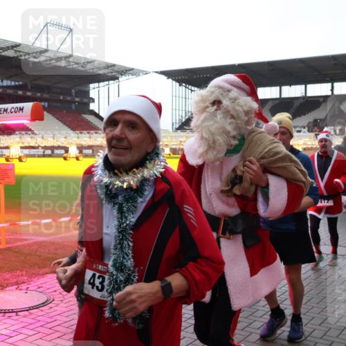 07.12.2025 - St. Pauli X-Mass-Run No. 15 Luisa Fischer http://msf.ph/oto/9378165 07.12.2025 10:29:05 Ziel 43, 412, 412, 1095, 1308, 1330, 1566, 2046, 2051, 2397, 2526, 2723, 2912, 2913, 3209, 3218, 3377, 3395, 3413, 3454, 3472, 3669, 4037, 4159, 4160, 4245, 4250, 4265, 4291, 4355, 4388, 4414, 4446, 4449, 4450, 4543, 4544, 4697, 4698, 4701, 4702, 4706, 4707 meine-sportfotos.de