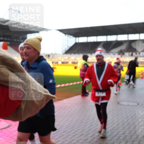 07.12.2025 - St. Pauli X-Mass-Run No. 15 Luisa Fischer http://msf.ph/oto/9378173 07.12.2025 10:29:06 Ziel 412, 1095, 1308, 1330, 1566, 2046, 2051, 2397, 2526, 2723, 2912, 2913, 3209, 3218, 3377, 3395, 3413, 3454, 3472, 3669, 4037, 4073, 4245, 4250, 4265, 4291, 4355, 4388, 4414, 4446, 4449, 4450, 4543, 4544, 4697, 4698, 4701, 4702, 4706, 4707 meine-sportfotos.de
