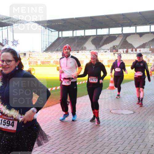 07.12.2025 - St. Pauli X-Mass-Run No. 15 Luisa Fischer http://msf.ph/oto/9378175 07.12.2025 10:03:49 Ziel 1594, 2975, 2973, 3580, 3629, 177, 185, 213, 214, 358, 442, 443, 460, 936, 940, 943, 956, 963, 965, 984, 1023, 1118, 1263, 1264, 1484, 1486, 1506, 1594, 1888, 2002, 2366, 2380, 2505, 2682, 2973, 2975, 3334, 3417, 3734, 4193, 4239, 4660, 4667, 4679, 4680 meine-sportfotos.de