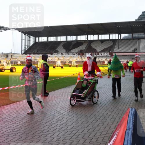 07.12.2025 - St. Pauli X-Mass-Run No. 15 Luisa Fischer http://msf.ph/oto/9378181 07.12.2025 10:29:08 Ziel 2912, 3377, 3209, 412, 1095, 1308, 1330, 1566, 2046, 2051, 2397, 2526, 2723, 2912, 2913, 3209, 3218, 3377, 3395, 3413, 3454, 3472, 3669, 4037, 4073, 4245, 4250, 4265, 4291, 4355, 4388, 4414, 4446, 4449, 4450, 4543, 4544, 4697, 4698, 4701, 4702, 4706, 4707 meine-sportfotos.de