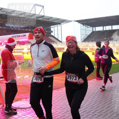 07.12.2025 - St. Pauli X-Mass-Run No. 15 Luisa Fischer http://msf.ph/oto/9378186 07.12.2025 10:03:50 Ziel 15, 2975, 15, 2973, 1484, 1486, 358, 177, 185, 213, 214, 358, 442, 443, 460, 936, 940, 943, 956, 963, 965, 984, 1023, 1118, 1263, 1264, 1484, 1486, 1506, 1594, 1888, 2002, 2366, 2380, 2505, 2682, 2973, 2975, 3334, 3417, 3734, 4193, 4239, 4660, 4667, 4679, 4680 meine-sportfotos.de