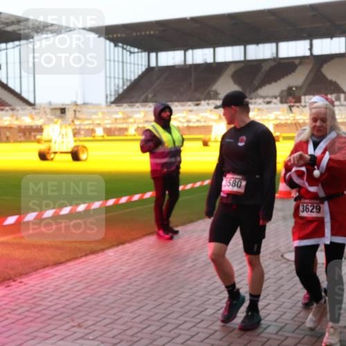 07.12.2025 - St. Pauli X-Mass-Run No. 15 Luisa Fischer http://msf.ph/oto/9378201 07.12.2025 10:03:52 Ziel 3580, 3629, 177, 185, 213, 214, 358, 399, 442, 443, 460, 936, 940, 956, 963, 965, 984, 1023, 1118, 1263, 1264, 1307, 1394, 1425, 1484, 1486, 1506, 1594, 1888, 2002, 2366, 2380, 2505, 2682, 2973, 2975, 3334, 3417, 3734, 4193, 4239, 4660, 4667, 4679, 4680 meine-sportfotos.de