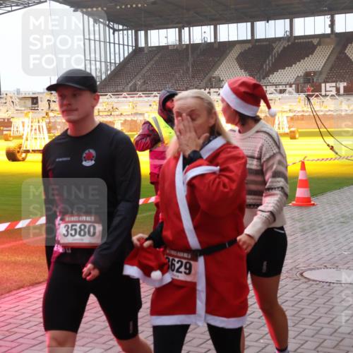 07.12.2025 - St. Pauli X-Mass-Run No. 15 Luisa Fischer http://msf.ph/oto/9378211 07.12.2025 10:03:54 Ziel 3580, 3629, 177, 185, 213, 214, 358, 399, 460, 940, 956, 963, 965, 984, 1023, 1118, 1263, 1264, 1307, 1394, 1425, 1484, 1486, 1506, 1594, 1888, 2002, 2366, 2380, 2505, 2682, 2973, 2975, 3334, 3734, 4193, 4239, 4660, 4667, 4679, 4680 meine-sportfotos.de