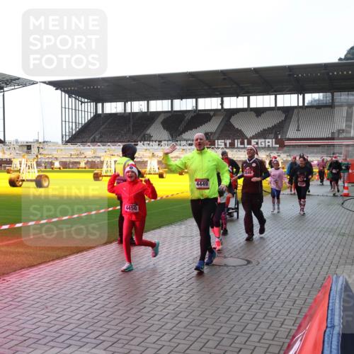 07.12.2025 - St. Pauli X-Mass-Run No. 15 Luisa Fischer http://msf.ph/oto/9378214 07.12.2025 10:29:17 Ziel 4450, 4449, 2046, 4543, 161, 165, 412, 1095, 1308, 1330, 1566, 2046, 2051, 2397, 2874, 2912, 2913, 3209, 3218, 3299, 3377, 3669, 3938, 3942, 4037, 4073, 4250, 4265, 4291, 4355, 4388, 4414, 4446, 4449, 4450, 4543, 4544 meine-sportfotos.de