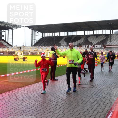07.12.2025 - St. Pauli X-Mass-Run No. 15 Luisa Fischer http://msf.ph/oto/9378216 07.12.2025 10:29:18 Ziel 4450, 4449, 2046, 4543, 161, 165, 412, 1095, 1308, 1330, 1566, 2046, 2051, 2397, 2874, 2912, 2913, 3209, 3218, 3299, 3377, 3669, 3938, 3942, 4037, 4073, 4250, 4265, 4291, 4355, 4388, 4414, 4446, 4449, 4450, 4543, 4544 meine-sportfotos.de