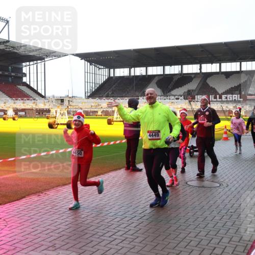 07.12.2025 - St. Pauli X-Mass-Run No. 15 Luisa Fischer http://msf.ph/oto/9378218 07.12.2025 10:29:18 Ziel 4450, 4449, 2046, 4543, 161, 165, 412, 1095, 1308, 1330, 1566, 2046, 2051, 2397, 2874, 2912, 2913, 3209, 3218, 3299, 3377, 3669, 3938, 3942, 4037, 4073, 4250, 4265, 4291, 4355, 4388, 4414, 4446, 4449, 4450, 4543, 4544 meine-sportfotos.de
