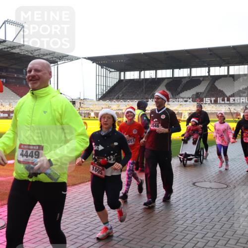 07.12.2025 - St. Pauli X-Mass-Run No. 15 Luisa Fischer http://msf.ph/oto/9378231 07.12.2025 10:29:19 Ziel 4449, 1095, 051, 2046, 4543, 161, 165, 412, 1095, 1308, 1330, 1566, 2046, 2051, 2397, 2874, 2912, 2913, 3209, 3218, 3299, 3377, 3669, 3938, 3942, 4037, 4073, 4250, 4265, 4291, 4355, 4388, 4414, 4446, 4449, 4450, 4543, 4544 meine-sportfotos.de