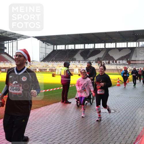 07.12.2025 - St. Pauli X-Mass-Run No. 15 Luisa Fischer http://msf.ph/oto/9378239 07.12.2025 10:29:21 Ziel 15, 2051, 2046, 4543, 161, 165, 412, 1095, 1308, 1330, 1566, 2046, 2051, 2397, 2874, 2912, 2913, 3209, 3218, 3299, 3377, 3669, 3938, 3942, 4037, 4073, 4250, 4265, 4291, 4414, 4446, 4449, 4450, 4543, 4544 meine-sportfotos.de