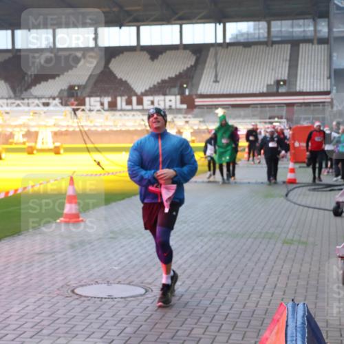 07.12.2025 - St. Pauli X-Mass-Run No. 15 Luisa Fischer http://msf.ph/oto/9378243 07.12.2025 10:04:02 Ziel 185, 213, 214, 358, 399, 460, 626, 628, 940, 963, 965, 984, 1023, 1118, 1263, 1264, 1307, 1394, 1425, 1484, 1486, 1506, 1594, 1888, 2002, 2110, 2112, 2366, 2380, 2682, 2973, 2975, 3334, 3337, 3519, 3734, 4151, 4193, 4239, 4660, 4667, 4679, 4680 meine-sportfotos.de