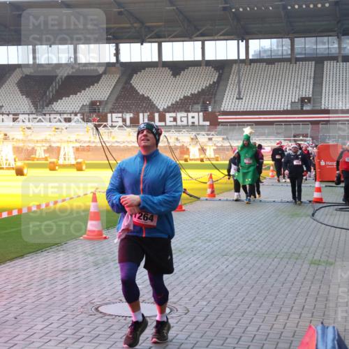 07.12.2025 - St. Pauli X-Mass-Run No. 15 Luisa Fischer http://msf.ph/oto/9378245 07.12.2025 10:04:02 Ziel 264, 2167, 188, 185, 213, 214, 358, 399, 460, 626, 628, 940, 963, 965, 984, 1023, 1118, 1263, 1264, 1307, 1394, 1425, 1484, 1486, 1506, 1594, 1888, 2002, 2110, 2112, 2366, 2380, 2682, 2973, 2975, 3334, 3337, 3519, 3734, 4151, 4193, 4239, 4660, 4667, 4679, 4680 meine-sportfotos.de