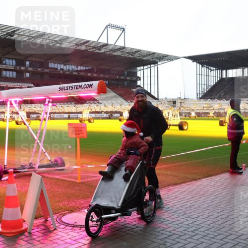 07.12.2025 - St. Pauli X-Mass-Run No. 15 Luisa Fischer http://msf.ph/oto/9378256 07.12.2025 10:29:24 Ziel 4414, 161, 165, 1095, 1308, 1330, 1566, 2046, 2051, 2397, 2874, 2912, 2913, 3209, 3218, 3299, 3377, 3669, 3938, 3942, 4073, 4265, 4291, 4414, 4446, 4449, 4450, 4543, 4544 meine-sportfotos.de