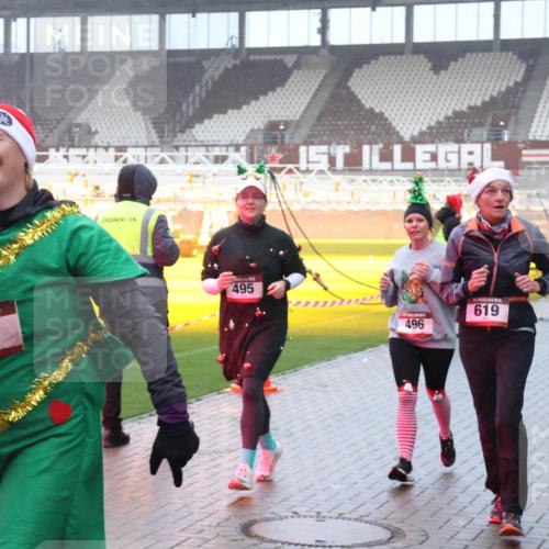 07.12.2025 - St. Pauli X-Mass-Run No. 15 Luisa Fischer http://msf.ph/oto/9378261 07.12.2025 11:09:30 Ziel 341, 495, 496, 619, 44, 51, 335, 338, 341, 495, 496, 558, 619, 1110, 1136, 1138, 1140, 1205, 1211, 1260, 1412, xxxx, 1464, 1502, 1511, 1574, 2070, 2879, 2898, 4471 meine-sportfotos.de