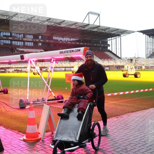 07.12.2025 - St. Pauli X-Mass-Run No. 15 Luisa Fischer http://msf.ph/oto/9378262 07.12.2025 10:29:25 Ziel 161, 165, 1095, 1308, 1330, 1566, 1677, 2046, 2051, 2397, 2874, 2912, 2913, 3209, 3218, 3299, 3377, 3669, 3938, 3942, 4073, 4265, 4291, 4414, 4446, 4449, 4450, 4543, 4544 meine-sportfotos.de