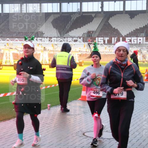 07.12.2025 - St. Pauli X-Mass-Run No. 15 Luisa Fischer http://msf.ph/oto/9378270 07.12.2025 11:09:31 Ziel 495, 496, 879, 1211, 44, 51, 335, 338, 341, 495, 496, 558, 619, 1110, 1136, 1138, 1140, 1205, 1211, 1260, 1412, xxxx, 1464, 1477, 1502, 1511, 1574, 1641, 2070, 2879, 2898, 4471 meine-sportfotos.de