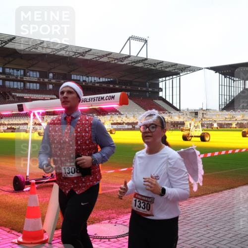 07.12.2025 - St. Pauli X-Mass-Run No. 15 Luisa Fischer http://msf.ph/oto/9378308 07.12.2025 10:29:33 Ziel 1308, 1330, 161, 165, 450, 458, 1095, 1308, 1330, 1373, 1548, 1550, 1566, 1677, 1842, 2001, 2046, 2051, 2397, 2874, 3115, 3299, 3470, 3669, 3938, 3942, 4073, 4265, 4291, 4414, 4446, 4449, 4450, 4543, 4544 meine-sportfotos.de