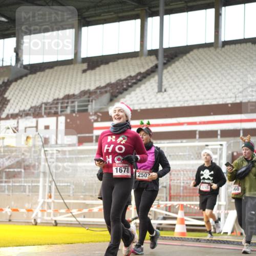 07.12.2025 - St. Pauli X-Mass-Run No. 15 Patografie http://msf.ph/oto/9378310 07.12.2025 10:09:50 Ziel 989, 1026, 1256, 1257, 1678, 2502, 2504, 2560, 3245, 3246, 3410, 3411 meine-sportfotos.de