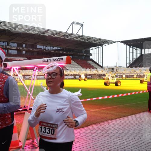 07.12.2025 - St. Pauli X-Mass-Run No. 15 Luisa Fischer http://msf.ph/oto/9378311 07.12.2025 10:29:33 Ziel 1330, 3669, 161, 165, 450, 458, 1095, 1308, 1330, 1373, 1548, 1550, 1566, 1677, 1842, 2001, 2046, 2051, 2397, 2874, 3115, 3299, 3470, 3669, 3938, 3942, 4073, 4265, 4291, 4414, 4446, 4449, 4450, 4543, 4544 meine-sportfotos.de