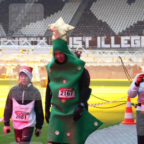 07.12.2025 - St. Pauli X-Mass-Run No. 15 Luisa Fischer http://msf.ph/oto/9378312 07.12.2025 10:04:14 Ziel 15, 2681, 15, 2167, 5, 358, 4239, 185, 213, 214, 358, 399, 626, 628, 709, 940, 984, 1023, 1027, 1028, 1263, 1264, 1307, 1394, 1425, 1484, 1486, 1506, 1888, 1906, 2002, 2110, 2112, 2366, 2380, 2973, 2975, 3198, 3334, 3337, 3340, 3359, 3519, 3734, 4151, 4193, 4239, 4660, 4667, 4679, 4680 meine-sportfotos.de