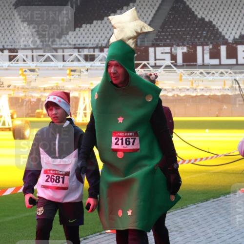 07.12.2025 - St. Pauli X-Mass-Run No. 15 Luisa Fischer http://msf.ph/oto/9378315 07.12.2025 10:04:14 Ziel 15, 2681, 15, 2167, 358, 185, 213, 214, 358, 399, 626, 628, 709, 940, 984, 1023, 1027, 1028, 1263, 1264, 1307, 1394, 1425, 1484, 1486, 1506, 1888, 1906, 2002, 2110, 2112, 2366, 2380, 2973, 2975, 3198, 3334, 3337, 3340, 3359, 3519, 3734, 4151, 4193, 4239, 4660, 4667, 4679, 4680 meine-sportfotos.de