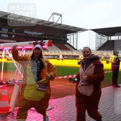07.12.2025 - St. Pauli X-Mass-Run No. 15 Luisa Fischer http://msf.ph/oto/9378323 07.12.2025 10:29:35 Ziel 4, 3669, 407, 161, 165, 450, 458, 1095, 1308, 1330, 1373, 1548, 1550, 1566, 1677, 1842, 2001, 2046, 2051, 2397, 2874, 3115, 3299, 3470, 3669, 3938, 3942, 4007, 4073, 4264, 4265, 4266, 4291, 4414, 4440, 4446, 4449, 4450, 4531, 4543, 4544, 4695 meine-sportfotos.de