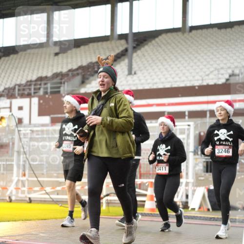 07.12.2025 - St. Pauli X-Mass-Run No. 15 Patografie http://msf.ph/oto/9378347 07.12.2025 10:09:52 Ziel 989, 1026, 1256, 1257, 1678, 2502, 2504, 2560, 3245, 3246, 3410, 3411 meine-sportfotos.de