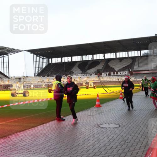 07.12.2025 - St. Pauli X-Mass-Run No. 15 Luisa Fischer http://msf.ph/oto/9378350 07.12.2025 10:29:41 Ziel 3938, 3942, 161, 165, 450, 458, 1039, 1095, 1308, 1330, 1373, 1548, 1550, 1566, 1677, 1842, 2001, 2046, 2051, 2397, 2874, 3080, 3115, 3299, 3470, 3669, 3938, 3942, 4007, 4009, 4073, 4126, 4264, 4265, 4266, 4291, 4293, 4296, 4414, 4440, 4446, 4449, 4450, 4531, 4543, 4544, 4695 meine-sportfotos.de