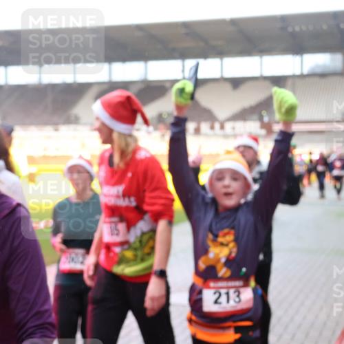 07.12.2025 - St. Pauli X-Mass-Run No. 15 Luisa Fischer http://msf.ph/oto/9378351 07.12.2025 10:04:19 Ziel 15, 213, 185, 213, 214, 358, 399, 626, 628, 709, 940, 984, 1023, 1027, 1028, 1263, 1264, 1307, 1394, 1425, 1484, 1486, 1506, 1888, 1906, 2002, 2110, 2112, 2366, 2380, 3198, 3334, 3337, 3340, 3359, 3519, 3734, 4151, 4193, 4239, 4660, 4667, 4679, 4680 meine-sportfotos.de