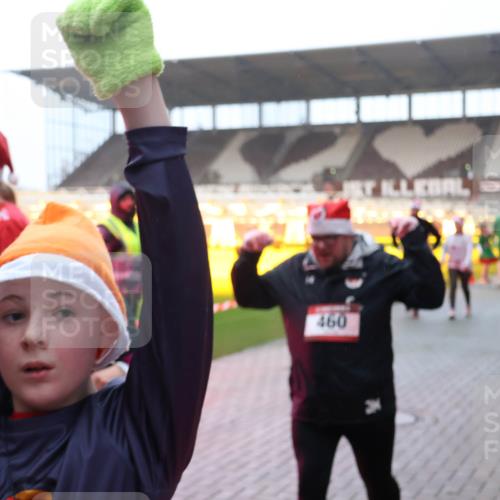 07.12.2025 - St. Pauli X-Mass-Run No. 15 Luisa Fischer http://msf.ph/oto/9378360 07.12.2025 10:04:20 Ziel 460, 185, 213, 214, 358, 399, 626, 628, 709, 940, 984, 1023, 1027, 1028, 1263, 1264, 1307, 1394, 1425, 1484, 1486, 1506, 1888, 1906, 2002, 2110, 2112, 2366, 2380, 3198, 3334, 3337, 3340, 3359, 3519, 3734, 4151, 4193, 4239, 4660, 4667, 4679, 4680 meine-sportfotos.de