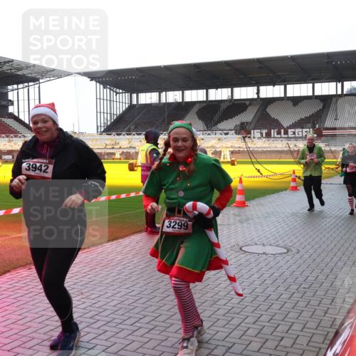 07.12.2025 - St. Pauli X-Mass-Run No. 15 Luisa Fischer http://msf.ph/oto/9378366 07.12.2025 10:29:44 Ziel 3942, 3299, 161, 165, 450, 458, 1039, 1198, 1201, 1204, 1209, 1308, 1330, 1373, 1548, 1550, 1566, 1677, 1842, 2001, 2397, 2874, 3080, 3115, 3299, 3468, 3469, 3470, 3669, 3938, 3942, 4007, 4009, 4073, 4126, 4264, 4265, 4266, 4291, 4293, 4296, 4440, 4446, 4531, 4543, 4544, 4695 meine-sportfotos.de