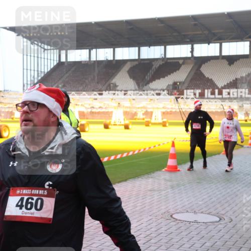 07.12.2025 - St. Pauli X-Mass-Run No. 15 Luisa Fischer http://msf.ph/oto/9378373 07.12.2025 10:04:22 Ziel 1910, 15, 460, 4239, 4193, 185, 213, 214, 358, 399, 626, 628, 709, 940, 984, 1023, 1027, 1028, 1263, 1264, 1307, 1394, 1425, 1506, 1888, 1906, 2002, 2110, 2112, 2366, 2380, 2454, 3198, 3334, 3337, 3340, 3359, 3519, 3734, 4151, 4660, 4667, 4679, 4680 meine-sportfotos.de