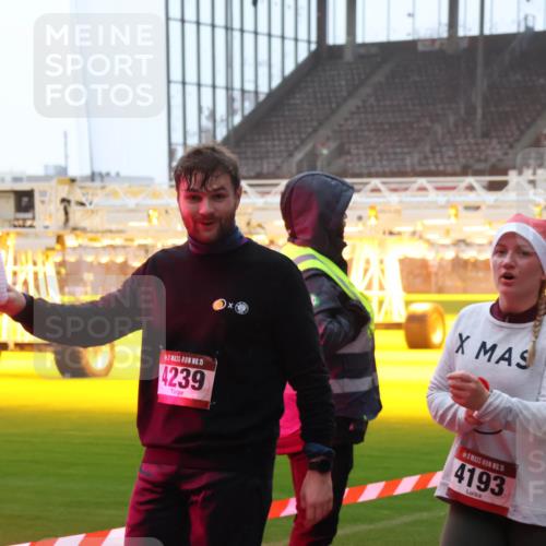 07.12.2025 - St. Pauli X-Mass-Run No. 15 Luisa Fischer http://msf.ph/oto/9378376 07.12.2025 10:04:29 Ziel 15, 4239, 15, 4193, 113, 185, 213, 214, 399, 626, 628, 709, 940, 1023, 1027, 1028, 1263, 1264, 1291, 1302, 1307, 1394, 1425, 1506, 1712, 1738, 1906, 2002, 2110, 2112, 2366, 2380, 2454, 3188, 3198, 3334, 3337, 3340, 3359, 3519, 3734, 4151, 4660, 4667, 4679, 4680 meine-sportfotos.de