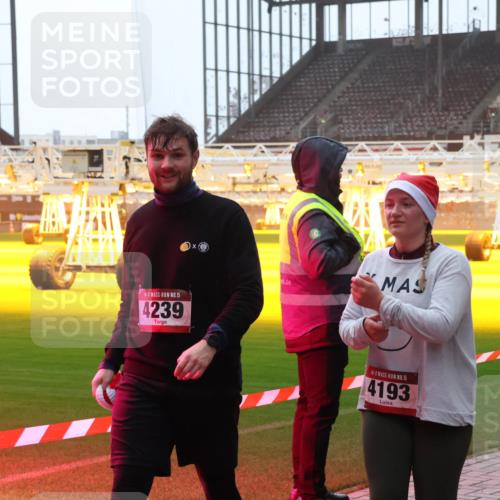 07.12.2025 - St. Pauli X-Mass-Run No. 15 Luisa Fischer http://msf.ph/oto/9378379 07.12.2025 10:04:29 Ziel 15, 4239, 15, 4193, 113, 185, 213, 214, 399, 626, 628, 709, 940, 1023, 1027, 1028, 1263, 1264, 1291, 1302, 1307, 1394, 1425, 1506, 1712, 1738, 1906, 2002, 2110, 2112, 2366, 2380, 2454, 3188, 3198, 3334, 3337, 3340, 3359, 3519, 3734, 4151, 4660, 4667, 4679, 4680 meine-sportfotos.de
