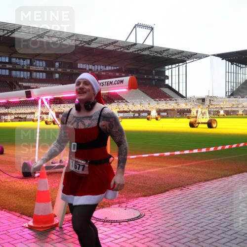 07.12.2025 - St. Pauli X-Mass-Run No. 15 Luisa Fischer http://msf.ph/oto/9378386 07.12.2025 10:29:47 Ziel 1677, 161, 165, 450, 458, 1039, 1198, 1201, 1204, 1209, 1308, 1330, 1373, 1548, 1550, 1677, 1842, 2001, 2874, 3080, 3115, 3299, 3468, 3469, 3470, 3669, 3938, 3942, 4007, 4009, 4073, 4126, 4264, 4265, 4266, 4291, 4293, 4296, 4440, 4472, 4476, 4531, 4695 meine-sportfotos.de