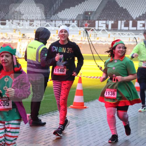 07.12.2025 - St. Pauli X-Mass-Run No. 15 Luisa Fischer http://msf.ph/oto/9378392 07.12.2025 11:09:40 Ziel 15, 1205, 39, 5, 1140, 1136, 1260, 1138, 44, 51, 59, 66, 266, 330, 335, 338, 341, 495, 496, 558, 619, 971, 1084, 1110, 1136, 1138, 1140, 1205, 1211, 1260, 1463, 1477, 1502, 1511, 1574, 1641, 1851, 1870, 1945, 1974, 2042, 2070, 2879, 2898, 3151, 4190, 4191 meine-sportfotos.de