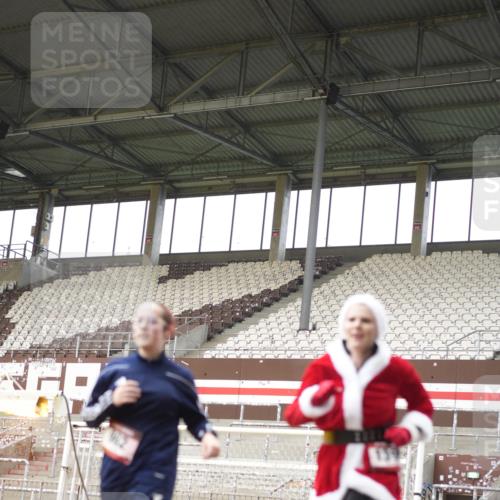 07.12.2025 - St. Pauli X-Mass-Run No. 15 Patografie http://msf.ph/oto/9378396 07.12.2025 10:10:09 Ziel 962, 1399, 1732, 4358, 4507 meine-sportfotos.de