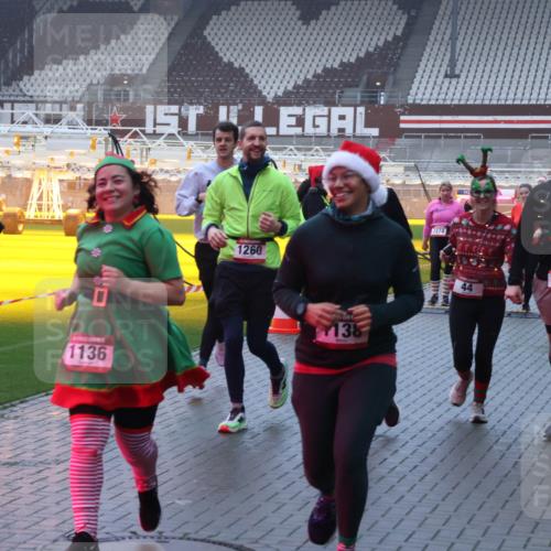 07.12.2025 - St. Pauli X-Mass-Run No. 15 Luisa Fischer http://msf.ph/oto/9378397 07.12.2025 11:09:41 Ziel 39, 1140, 1136, 1260, 138, 1574, 44, 51, 44, 51, 59, 66, 266, 330, 335, 338, 341, 495, 496, 558, 619, 971, 1084, 1110, 1136, 1138, 1140, 1205, 1211, 1260, 1463, 1477, 1502, 1511, 1574, 1641, 1851, 1870, 1945, 1974, 2042, 2070, 2879, 2898, 3151, 4190, 4191 meine-sportfotos.de