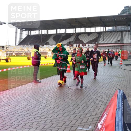 07.12.2025 - St. Pauli X-Mass-Run No. 15 Luisa Fischer http://msf.ph/oto/9378398 07.12.2025 10:29:50 Ziel 650, 1548, 3470, 3115, 161, 165, 450, 458, 1039, 1198, 1201, 1204, 1209, 1308, 1330, 1373, 1548, 1550, 1677, 1842, 2001, 2874, 2878, 3080, 3115, 3299, 3468, 3469, 3470, 3497, 3516, 3517, 3669, 3938, 3942, 4007, 4009, 4073, 4126, 4264, 4266, 4293, 4296, 4440, 4472, 4476, 4531, 4695 meine-sportfotos.de