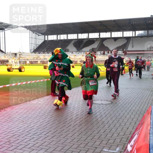 07.12.2025 - St. Pauli X-Mass-Run No. 15 Luisa Fischer http://msf.ph/oto/9378402 07.12.2025 10:29:51 Ziel 50, 3115, 1548, 161, 165, 450, 458, 1039, 1198, 1201, 1204, 1209, 1373, 1548, 1550, 1669, 1677, 1842, 2001, 2874, 2878, 3080, 3115, 3299, 3468, 3469, 3470, 3494, 3497, 3516, 3517, 3669, 3938, 3942, 4007, 4009, 4073, 4126, 4264, 4266, 4293, 4296, 4440, 4472, 4476, 4531, 4695 meine-sportfotos.de