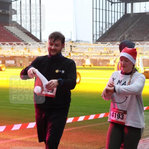07.12.2025 - St. Pauli X-Mass-Run No. 15 Luisa Fischer http://msf.ph/oto/9378403 07.12.2025 10:04:30 Ziel 15, 4193, 113, 185, 213, 214, 399, 626, 628, 709, 940, 1027, 1028, 1263, 1264, 1291, 1302, 1307, 1394, 1425, 1506, 1712, 1738, 1906, 2002, 2110, 2112, 2366, 2380, 2454, 3188, 3198, 3334, 3337, 3340, 3359, 3519, 3734, 4151, 4660, 4667, 4673, 4679, 4680 meine-sportfotos.de