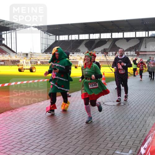 07.12.2025 - St. Pauli X-Mass-Run No. 15 Luisa Fischer http://msf.ph/oto/9378405 07.12.2025 10:29:51 Ziel 1548, 3115, 161, 165, 450, 458, 1039, 1198, 1201, 1204, 1209, 1373, 1548, 1550, 1669, 1677, 1842, 2001, 2874, 2878, 3080, 3115, 3299, 3468, 3469, 3470, 3494, 3497, 3516, 3517, 3669, 3938, 3942, 4007, 4009, 4073, 4126, 4264, 4266, 4293, 4296, 4440, 4472, 4476, 4531, 4695 meine-sportfotos.de