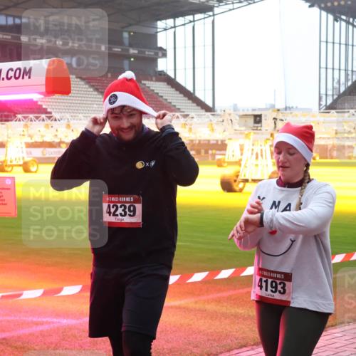 07.12.2025 - St. Pauli X-Mass-Run No. 15 Luisa Fischer http://msf.ph/oto/9378409 07.12.2025 10:04:31 Ziel 15, 4239, 15, 4193, 113, 185, 213, 214, 399, 626, 628, 709, 1027, 1028, 1263, 1264, 1291, 1302, 1307, 1394, 1425, 1506, 1712, 1738, 1906, 2002, 2110, 2112, 2366, 2380, 2454, 3188, 3198, 3337, 3340, 3359, 3519, 3734, 4151, 4667, 4673, 4679 meine-sportfotos.de