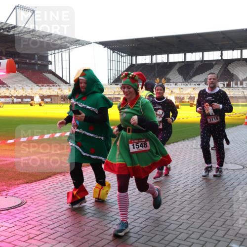 07.12.2025 - St. Pauli X-Mass-Run No. 15 Luisa Fischer http://msf.ph/oto/9378411 07.12.2025 10:29:52 Ziel 4, 1548, 3115, 161, 165, 450, 458, 1039, 1198, 1201, 1204, 1209, 1373, 1548, 1550, 1669, 1677, 1842, 2001, 2874, 2878, 3080, 3115, 3299, 3468, 3469, 3470, 3494, 3497, 3516, 3517, 3669, 3938, 3942, 4007, 4009, 4073, 4126, 4264, 4266, 4293, 4296, 4440, 4472, 4476, 4531, 4695 meine-sportfotos.de